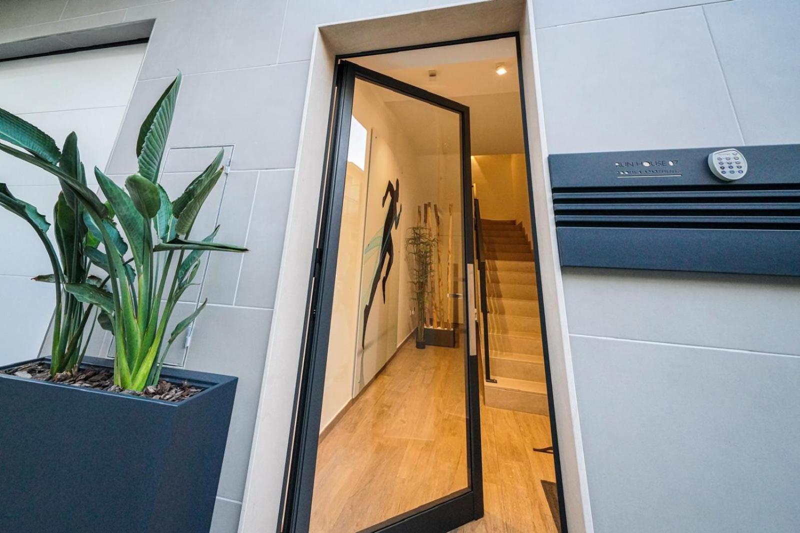 Run House 07 Rooms & Apartments Кассано-делле-Мурдже Экстерьер фото